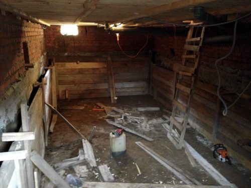 Переоборудование подвала в курятник