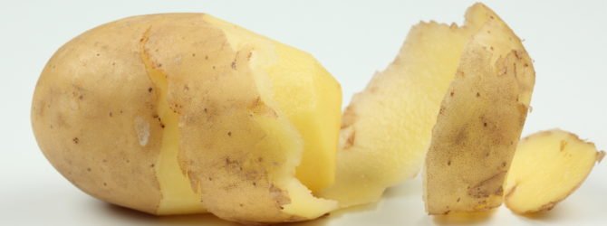 Как использовать картофельные очистки в качестве удобрения на огороде и не только – полезные советы