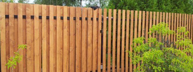 Из чего делают деревянный забор